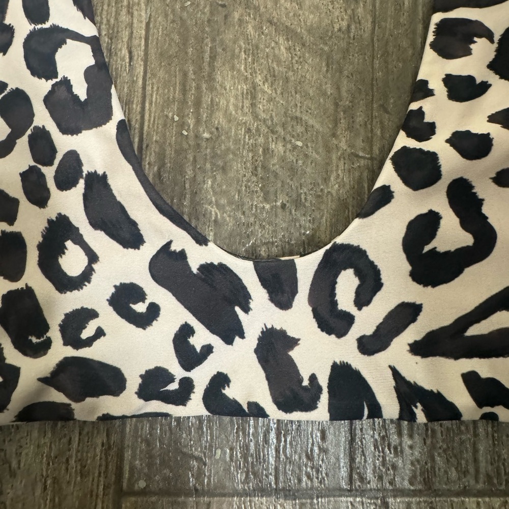 Toast Swim Signature Scoop bikini Top (Spot). Medium. Bralette. Leopard cheetah - Picture 4 of 12